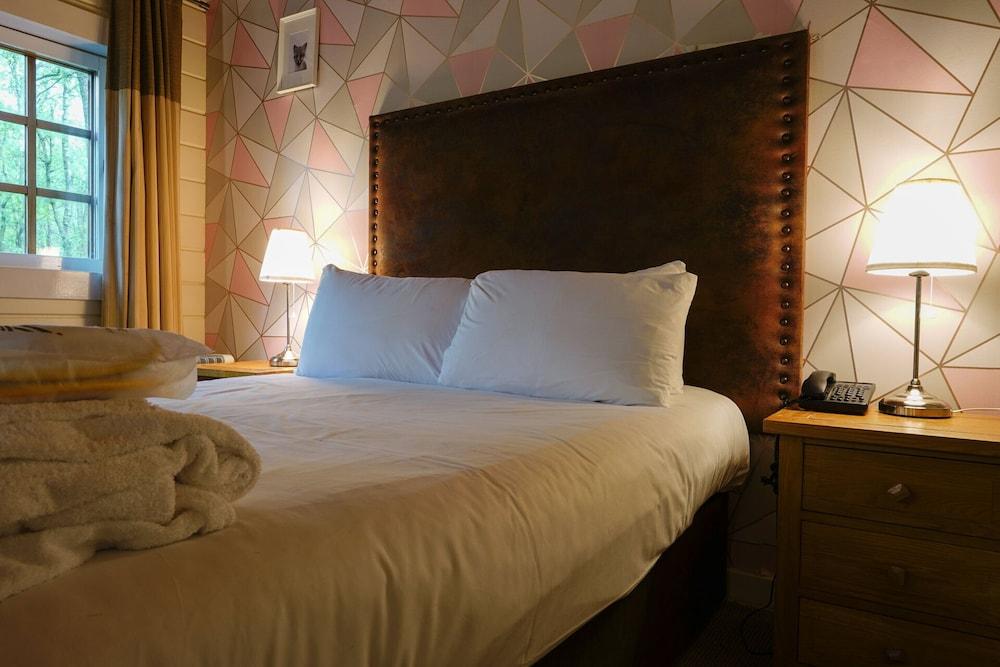Chevin Country Park & 3* Otley (West Yorkshire)